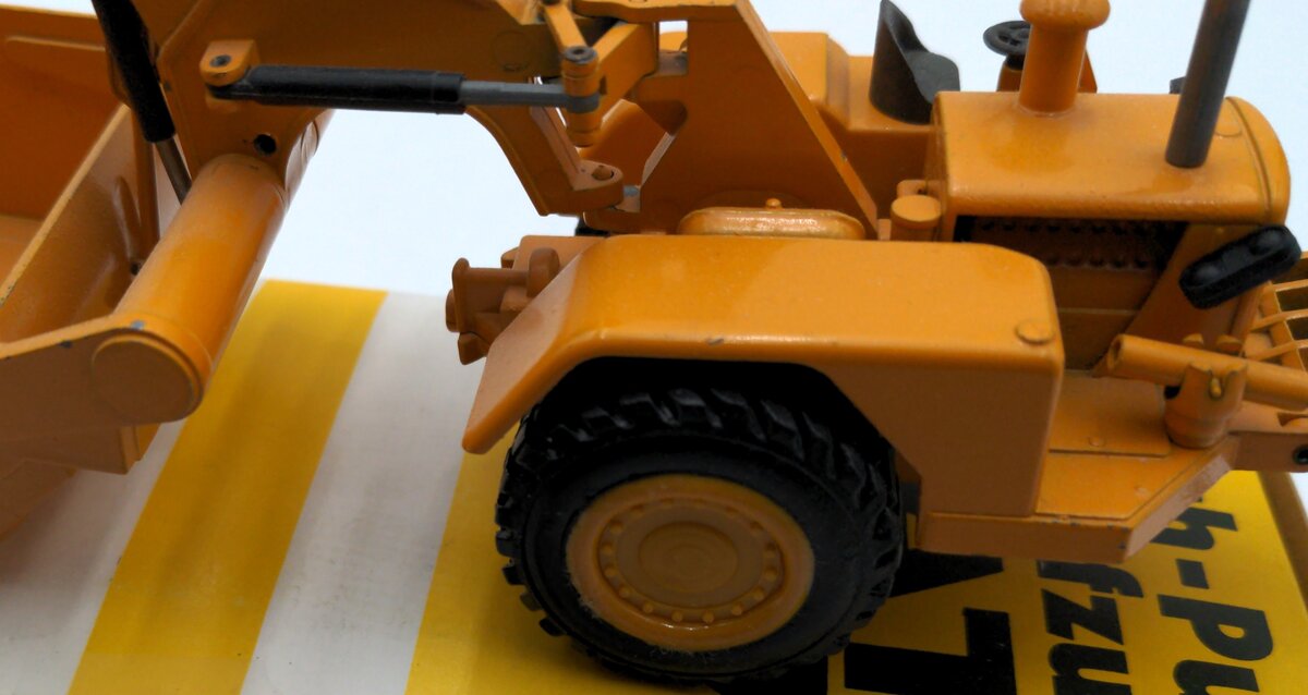 NZG 127 1:50 Scale Diecast Caterpillar 627 Push-Pull Scraper VG/Box