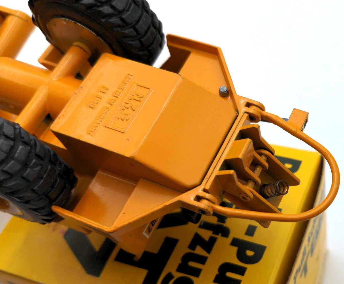 NZG 127 1:50 Scale Diecast Caterpillar 627 Push-Pull Scraper VG/Box