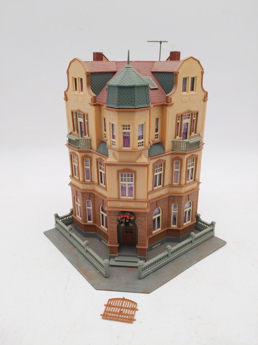 Kibri B-8280 HO Scale Corner Townhouse Building Kit EX