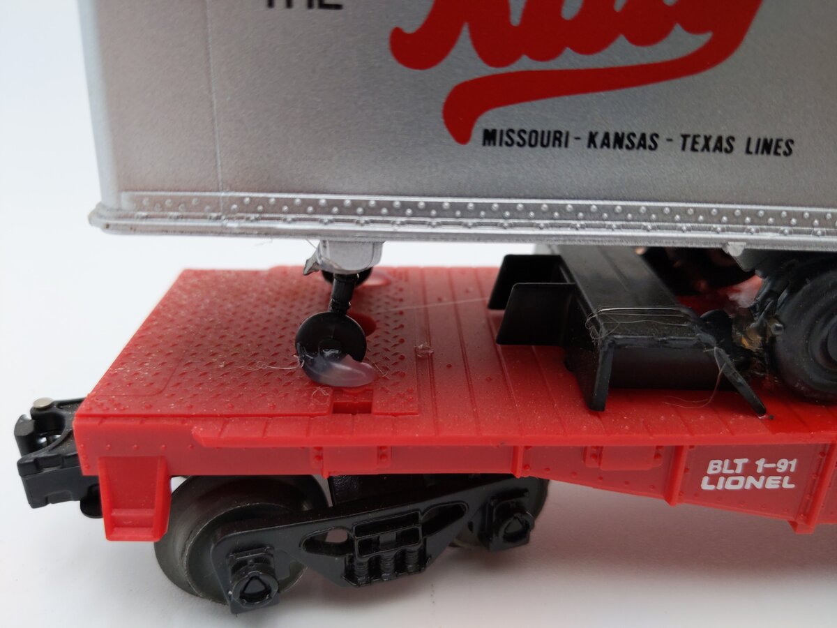 Lionel 6-16330 O Gauge Missouri, Kansas & Texas Flatcar w/ Trailers EX/Box