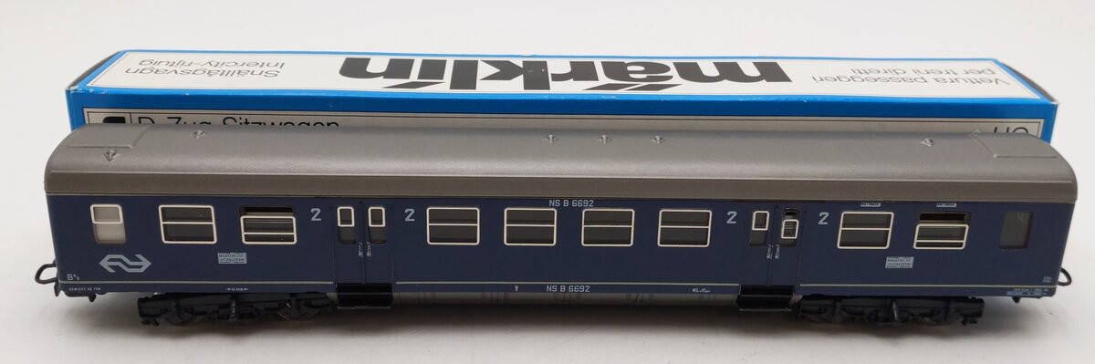 Marklin 4049 HO Scale 2nd Class Express Coach NS B #6692 EX/Box