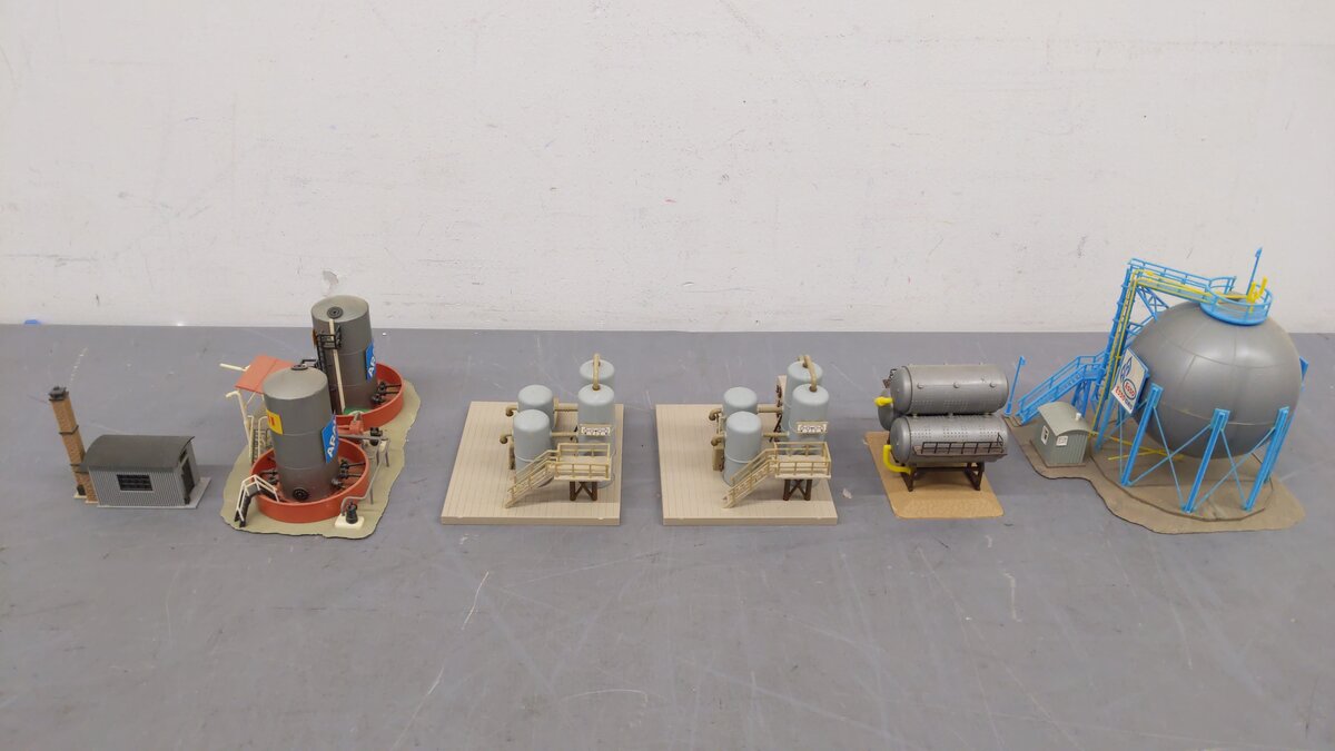 Kibri and Others HO Scale Assorted Buildings [6] EX