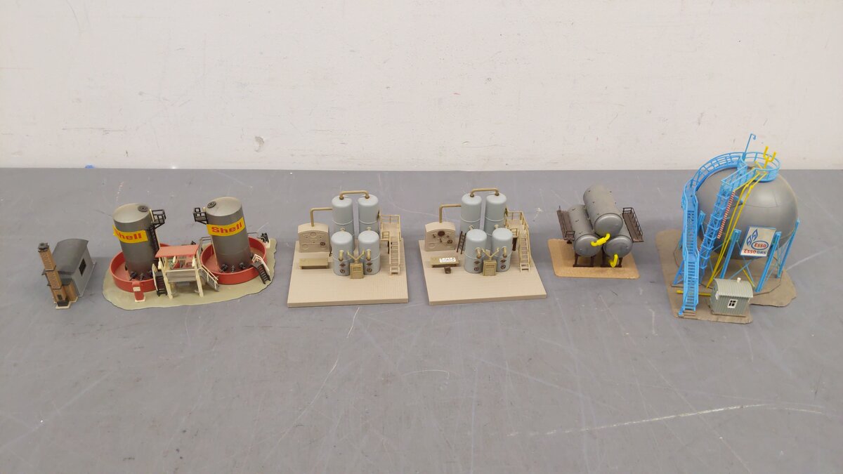 Kibri and Others HO Scale Assorted Buildings [6] EX