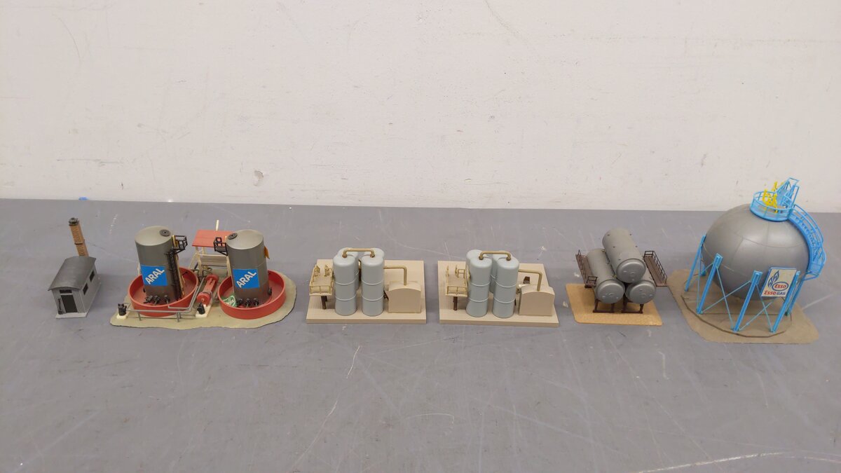 Kibri and Others HO Scale Assorted Buildings [6] EX