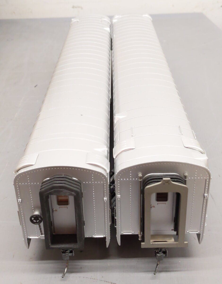 MTH 20-66115 O SF 70' Streamlined Sleeper/Diner Passenger Car Set (2-Rail) LN/Box