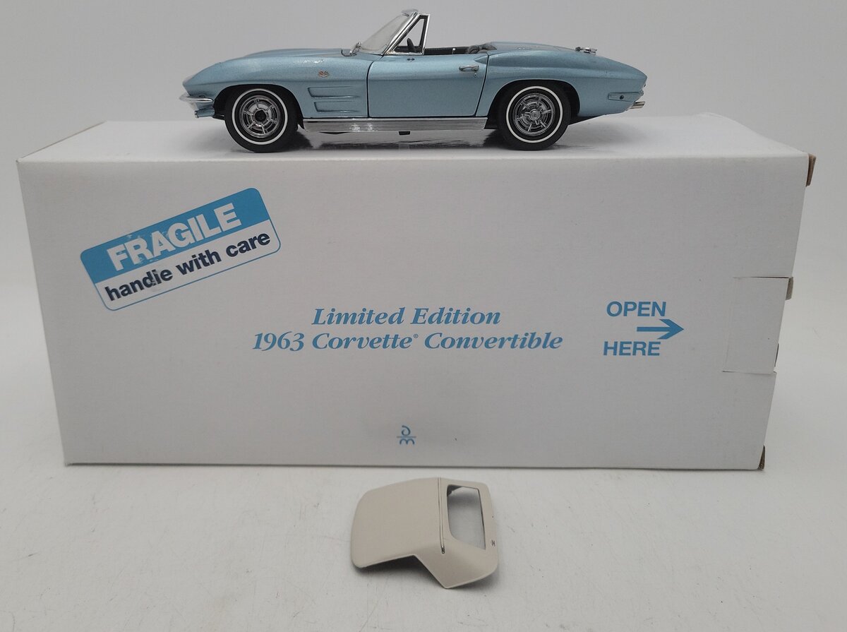Danbury Mint 2008543000118 1:24 1963 Corvette Convertible in Blue VG/Box