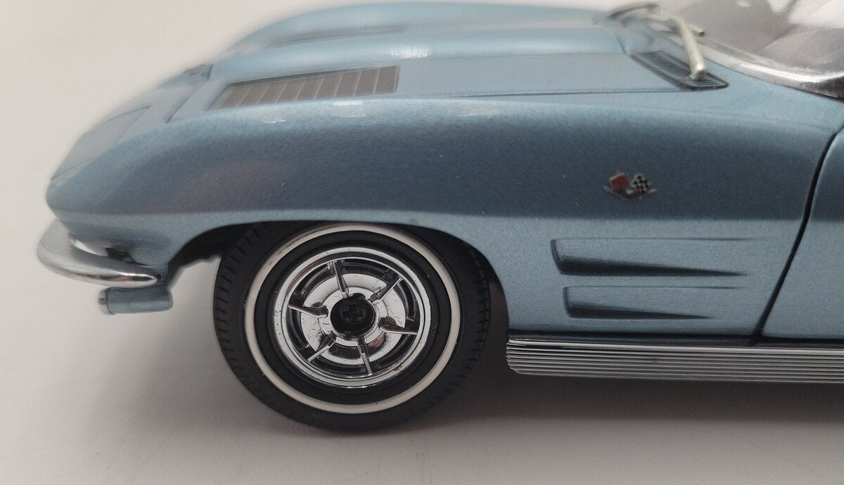 Danbury Mint 2008543000118 1:24 1963 Corvette Convertible in Blue VG/Box