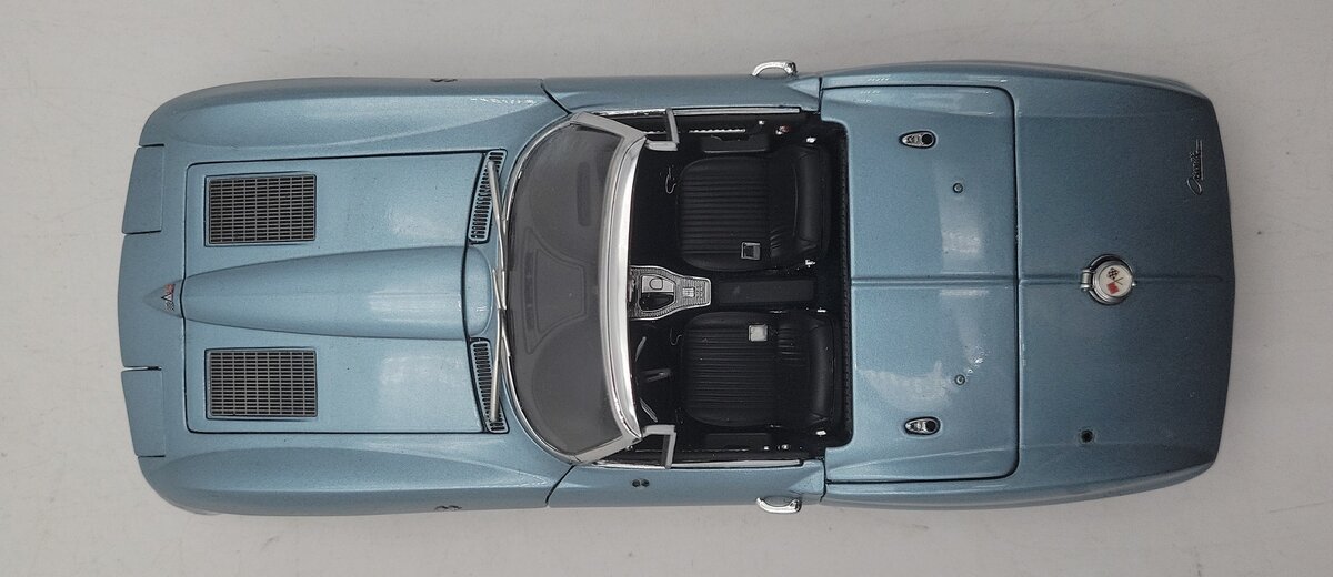 Danbury Mint 2008543000118 1:24 1963 Corvette Convertible in Blue VG/Box
