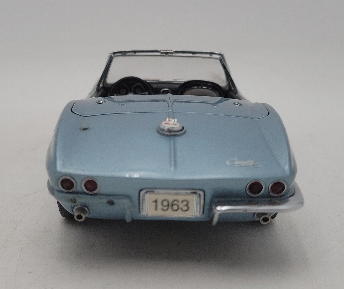 Danbury Mint 2008543000118 1:24 1963 Corvette Convertible in Blue VG/Box