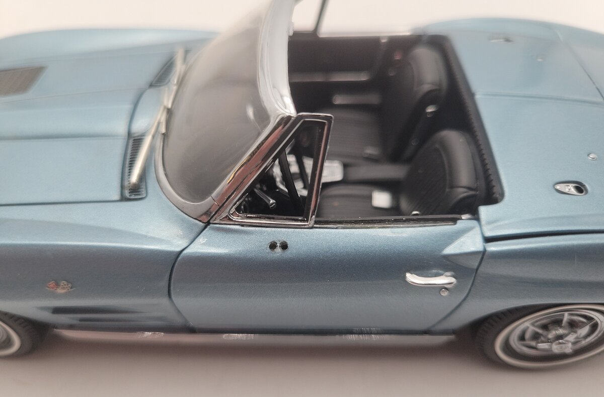 Danbury Mint 2008543000118 1:24 1963 Corvette Convertible in Blue VG/Box