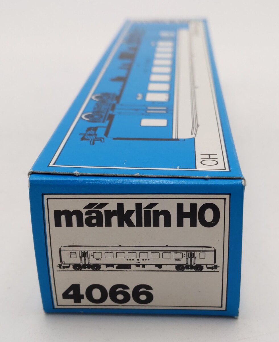 Marklin 4066 HO Scale Passenger Coach of the Swiss Railways #A2561 EX/Box
