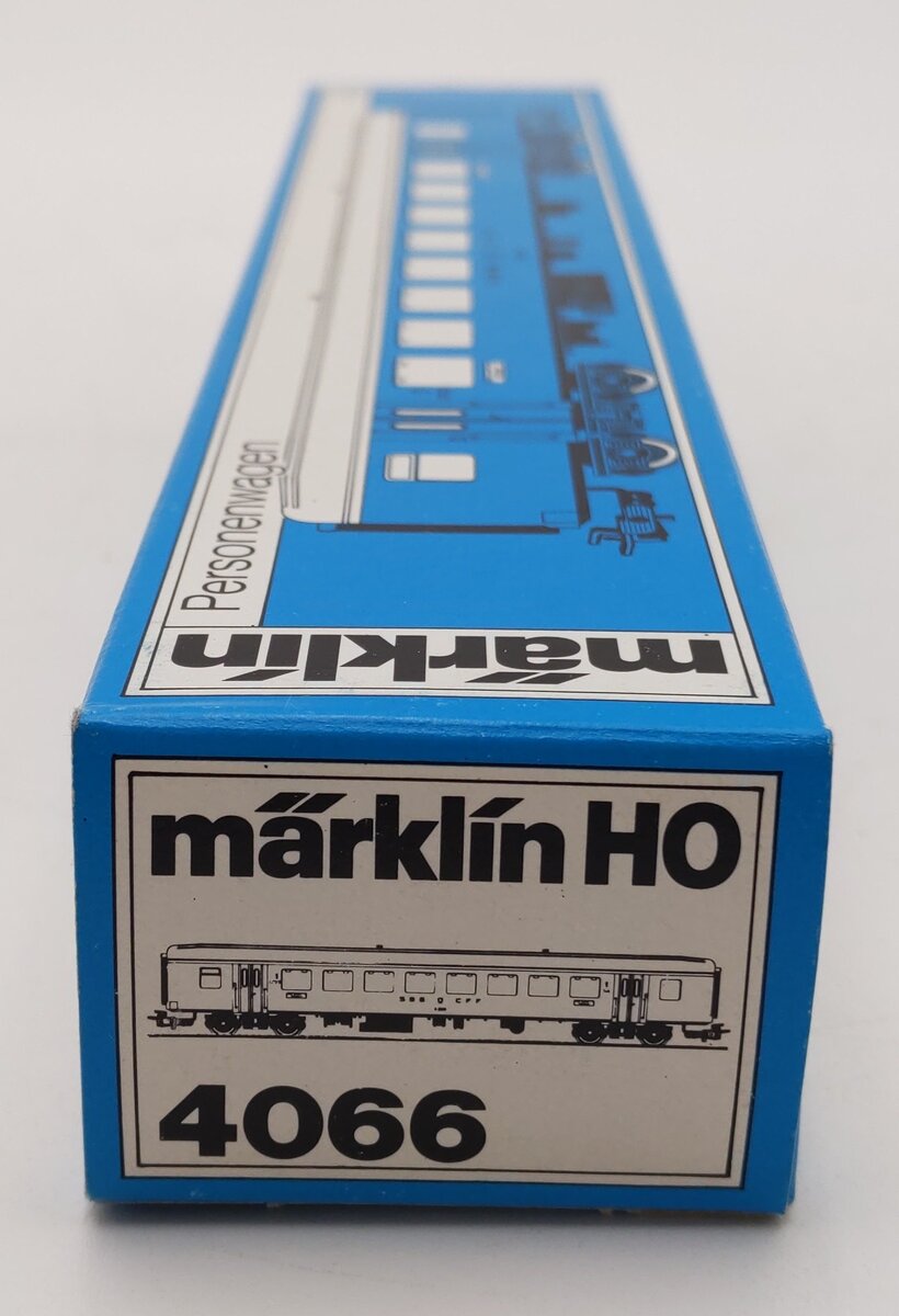 Marklin 4066 HO Scale Passenger Coach of the Swiss Railways #A2561 EX/Box