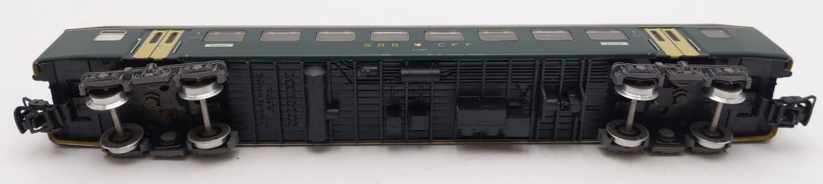 Marklin 4066 HO Scale Passenger Coach of the Swiss Railways #A2561 EX/Box
