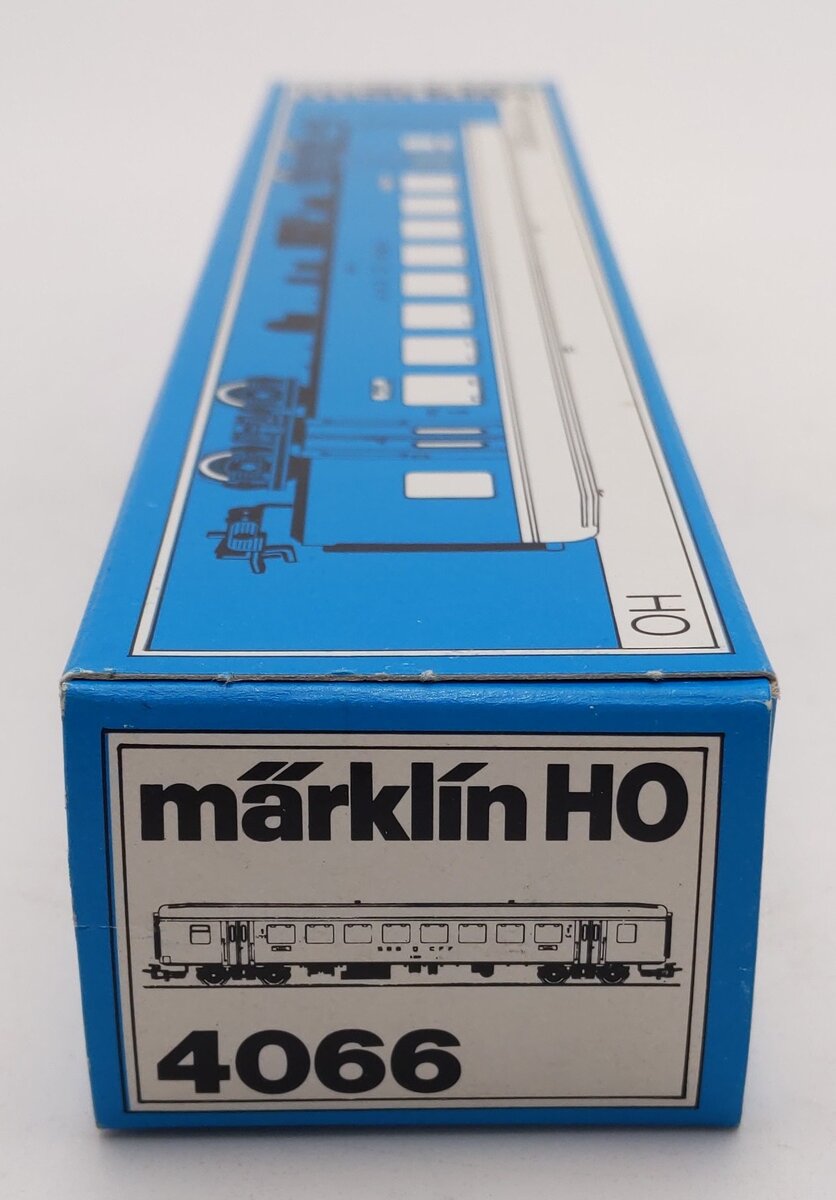 Marklin 4066 HO Scale Passenger Coach of the Swiss Railways #A2561 EX/Box