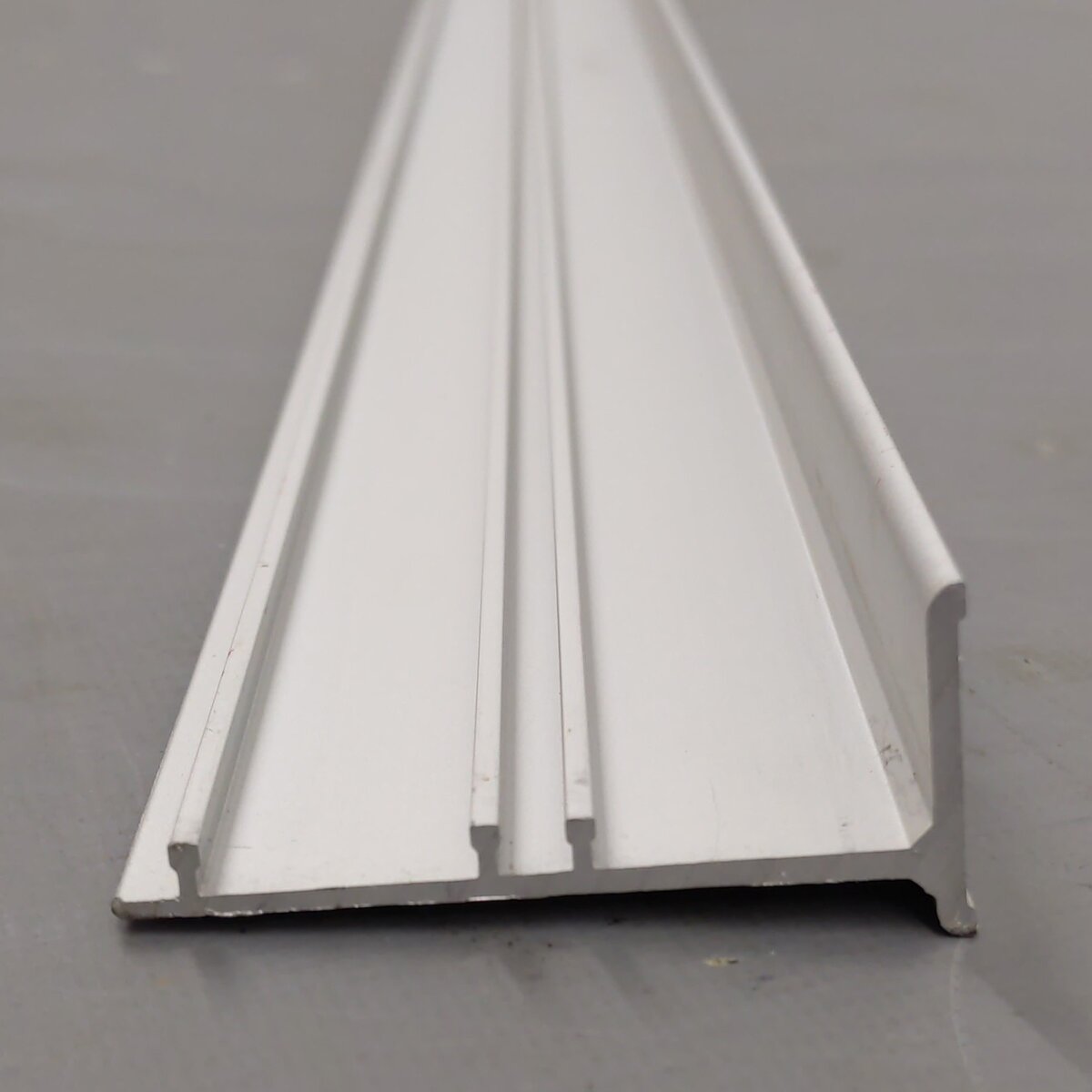RA-3 Railrax Closeouts HO/S Shelf Section 6-Ft x 2-1/8