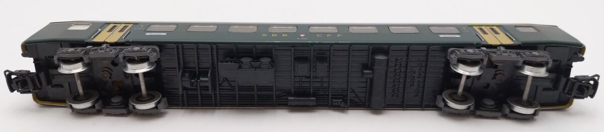 Marklin 4066 HO Scale Passenger Coach of the Swiss Railways #A2561 EX/Box