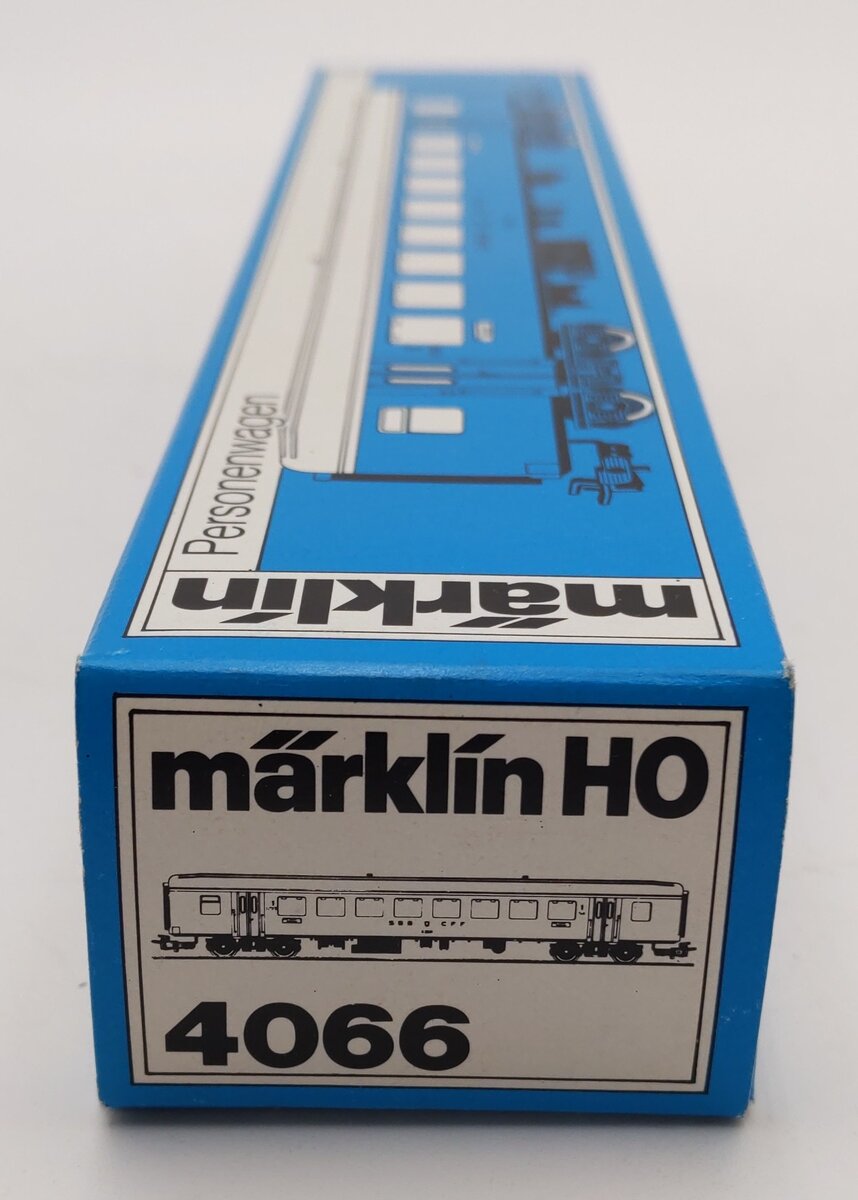Marklin 4066 HO Scale Passenger Coach of the Swiss Railways #A2561 EX/Box