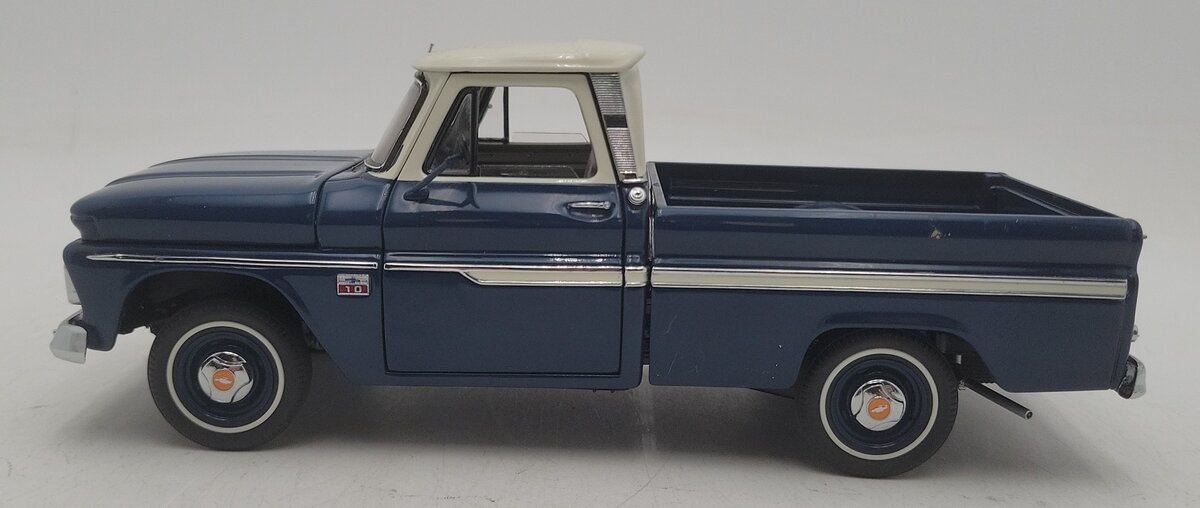 Danbury Mint 598-03 1:24 Diecast 1966 Chevrolet C10 Pick-Up Truck in Dark Blue EX