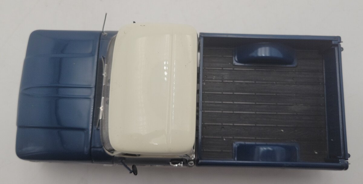 Danbury Mint 598-03 1:24 Diecast 1966 Chevrolet C10 Pick-Up Truck in Dark Blue EX