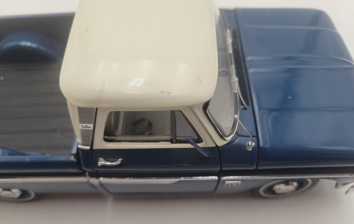 Danbury Mint 598-03 1:24 Diecast 1966 Chevrolet C10 Pick-Up Truck in Dark Blue EX