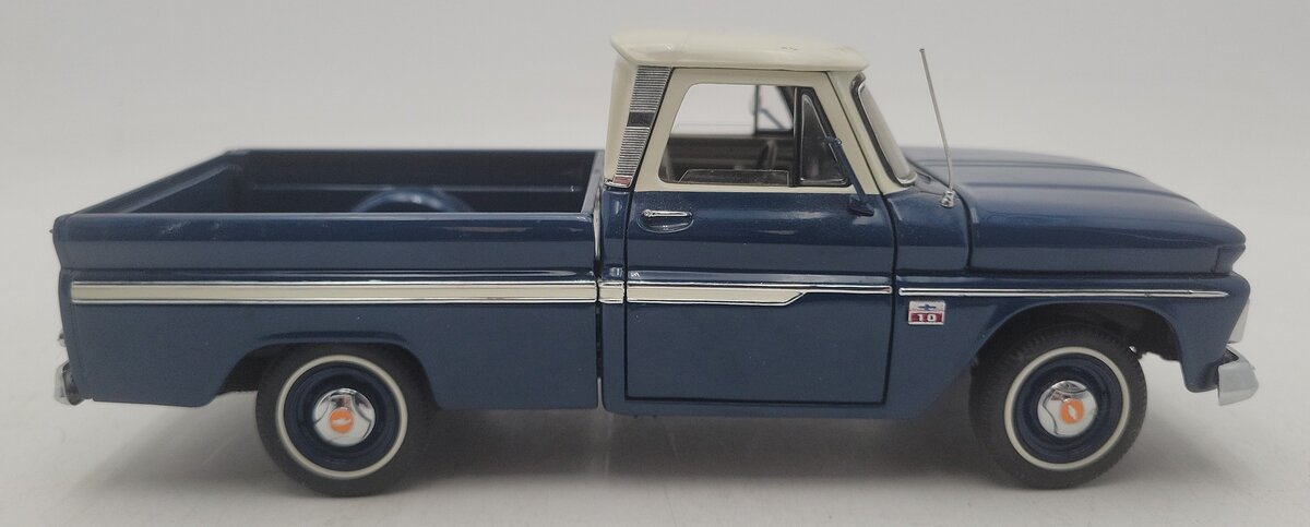 Danbury Mint 598-03 1:24 Diecast 1966 Chevrolet C10 Pick-Up Truck in Dark Blue EX