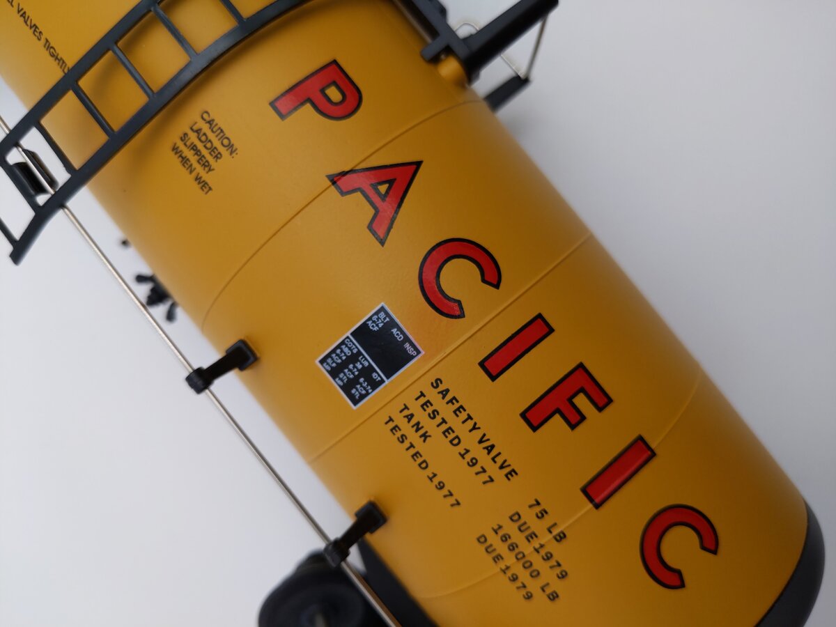 MTH 20-9205 O Gauge Union Pacific Unibody Tank Car #67890 EX/Box