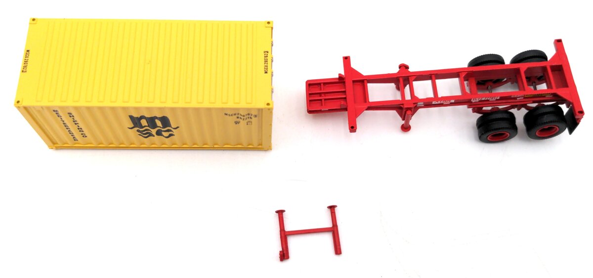 Athearn 92638 HO Scale MSC Kenworth with 20' Container and Chasis VG/Box