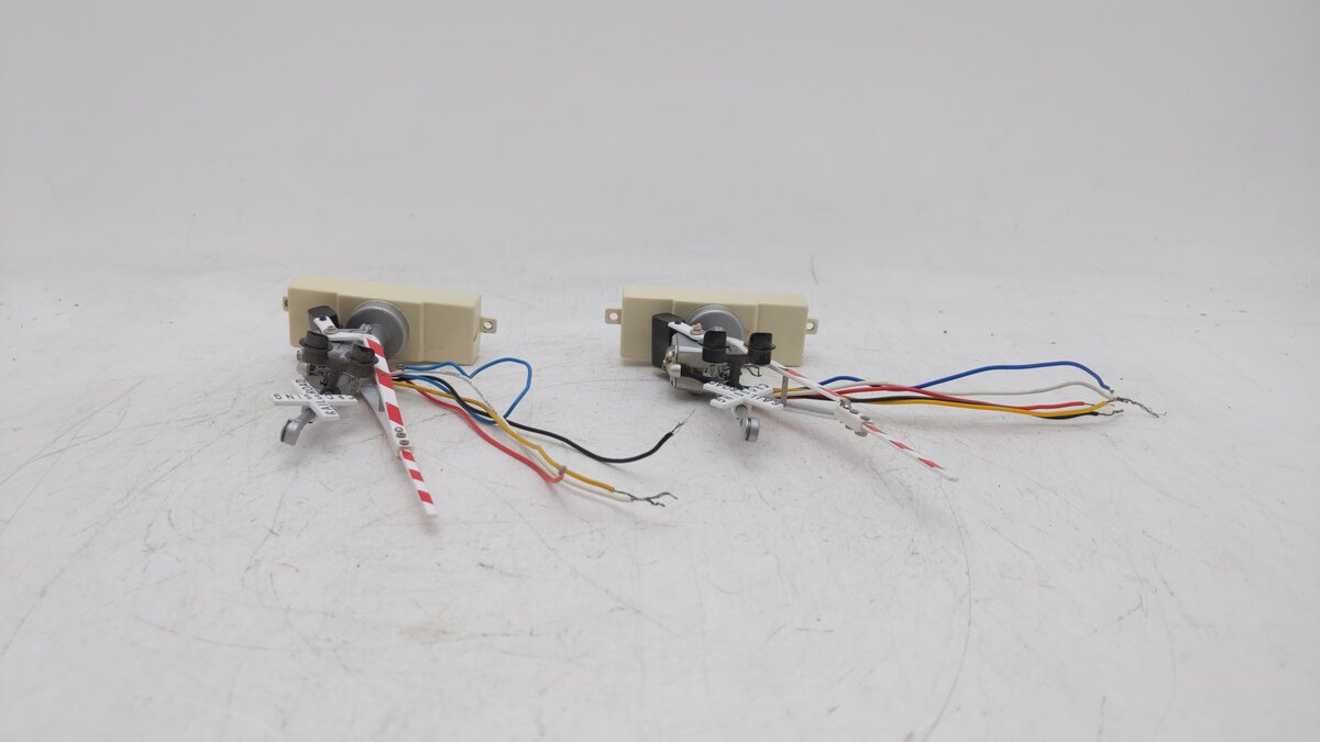 MTH 30-11012 O Gauge Operating Crossing Gates Signal (Box of 2) EX/Box