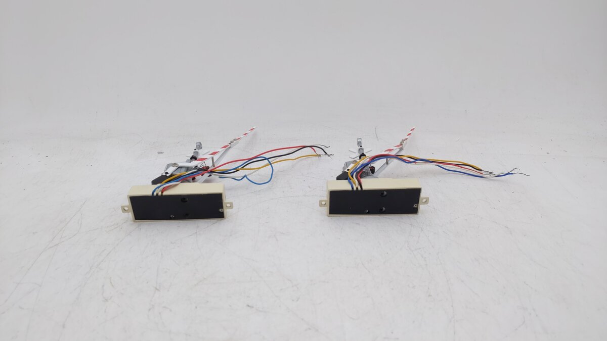 MTH 30-11012 O Gauge Operating Crossing Gates Signal (Box of 2) EX/Box