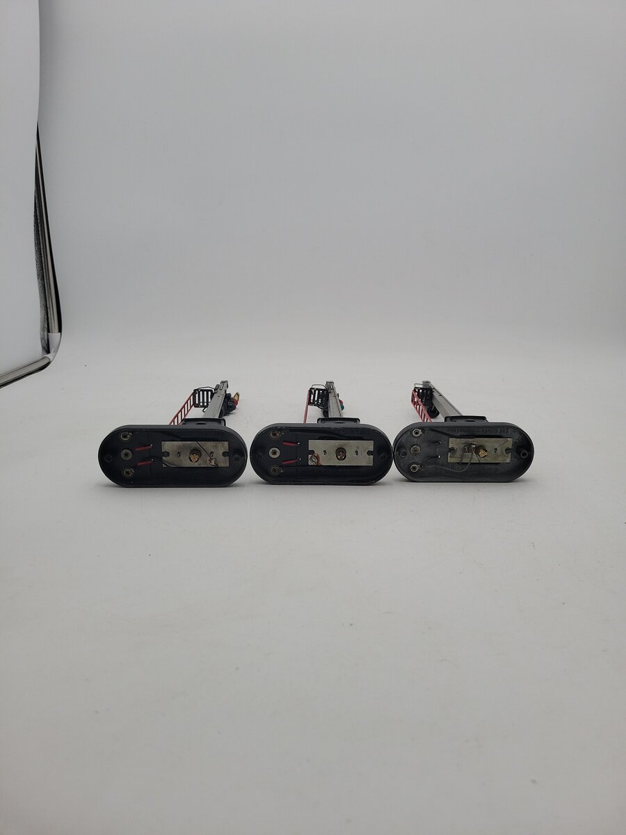 Lionel 151 Vintage O Operating Semaphore Signals (3) VG