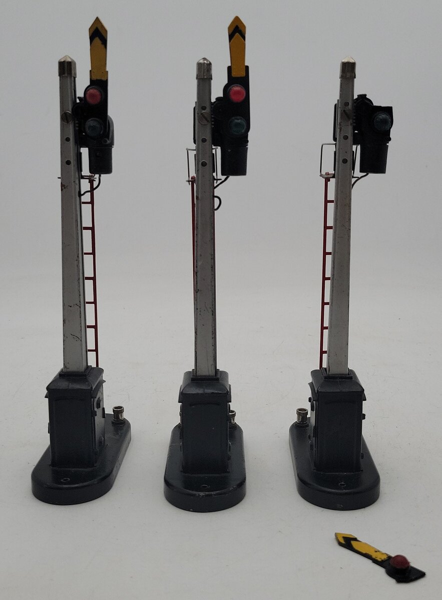 Lionel 151 Vintage O Operating Semaphore Signals (3) VG