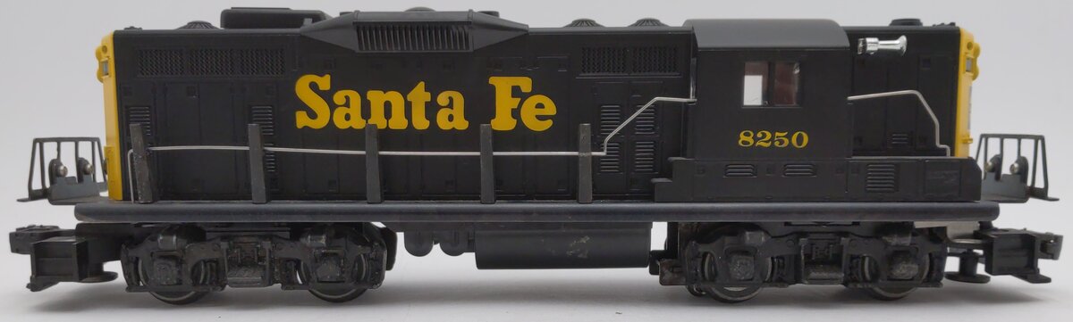 Lionel 6-8250 O Gauge Santa Fe GP9 Powered Diesel Engine #8250 EX