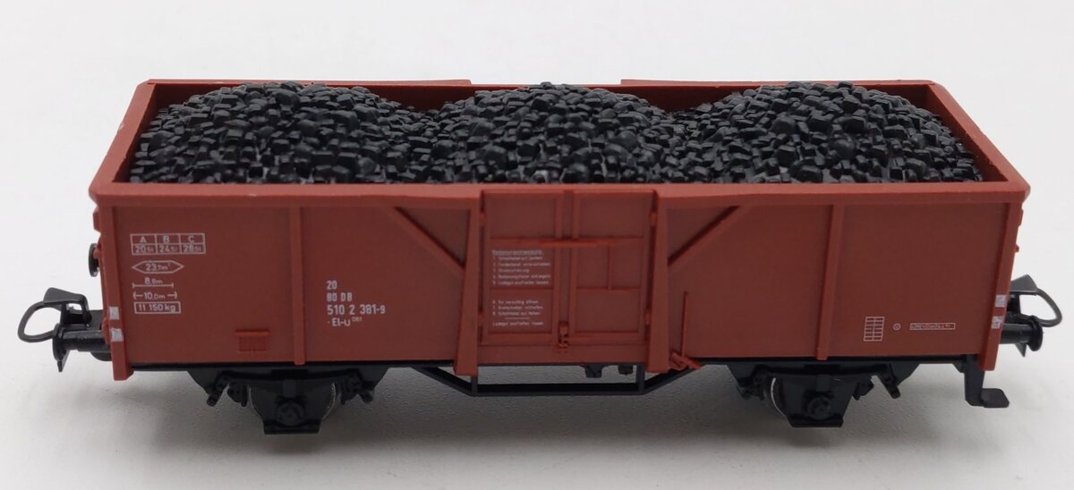 Marklin 4431 HO Scale Hopper Car w/ Load EX
