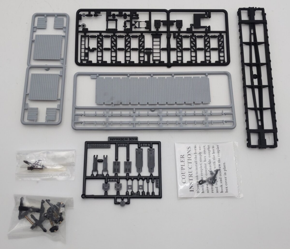 Walthers 932-3769 HO GSC 54' Seaboard Coast Line Flat Car Kit #678410 EX/Box