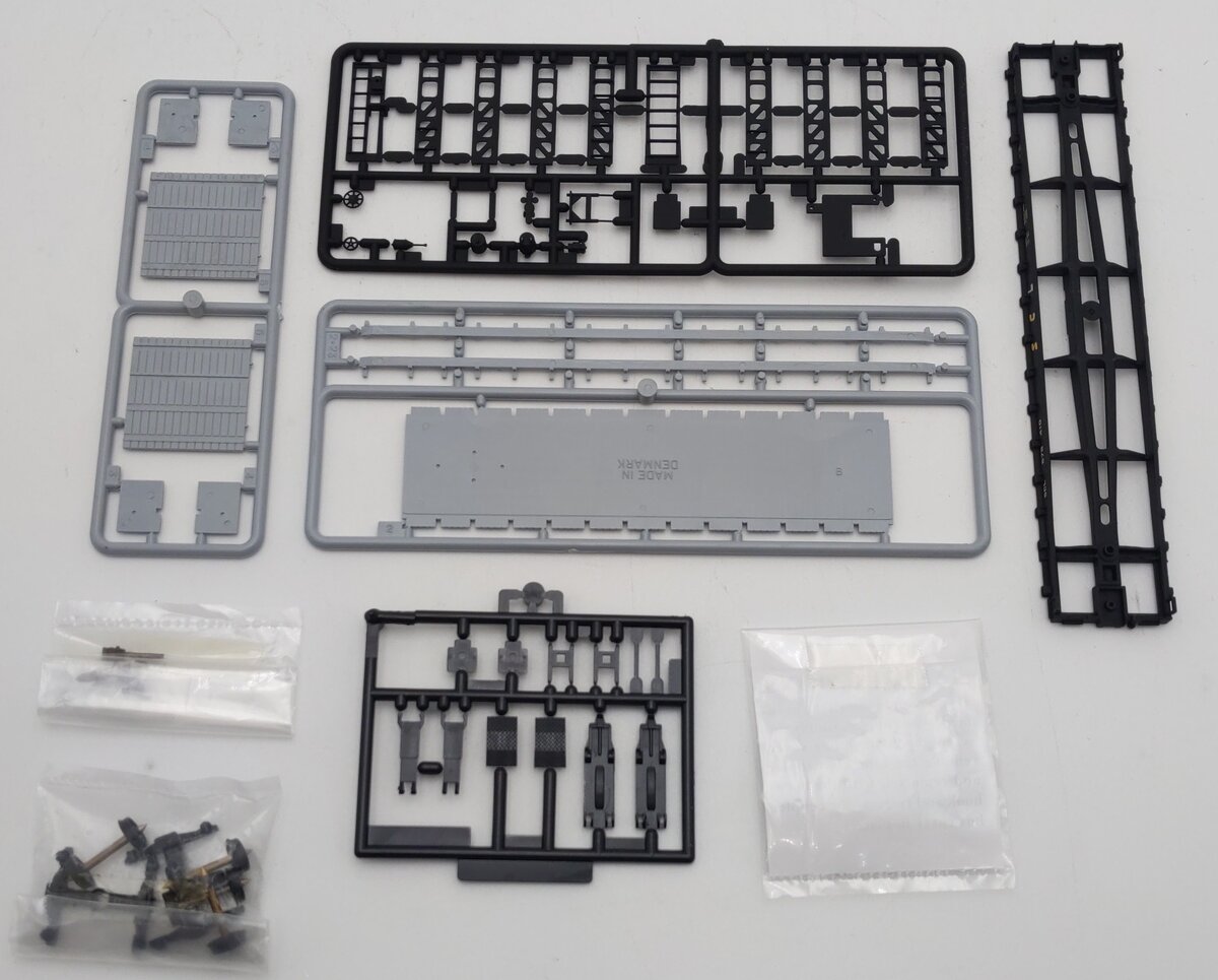 Walthers 932-3769 HO GSC 54' Seaboard Coast Line Flat Car Kit #678410 EX/Box