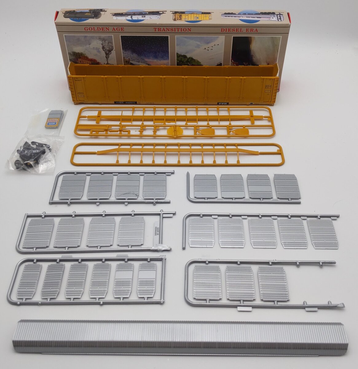 Walthers 932-4808 HO Union Pacific 89' Enclosed Auto Carrier Kit #942571 EX/Box