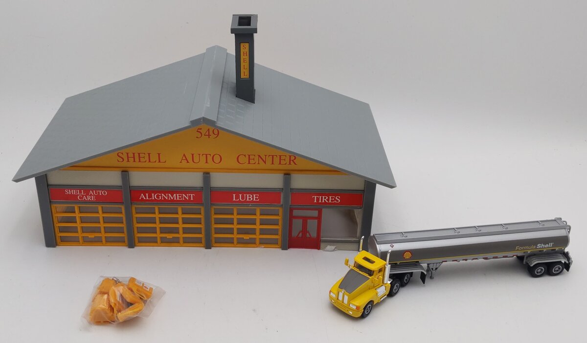Model Power 688 HO Scale Built-up Shell Station with Tanker EX