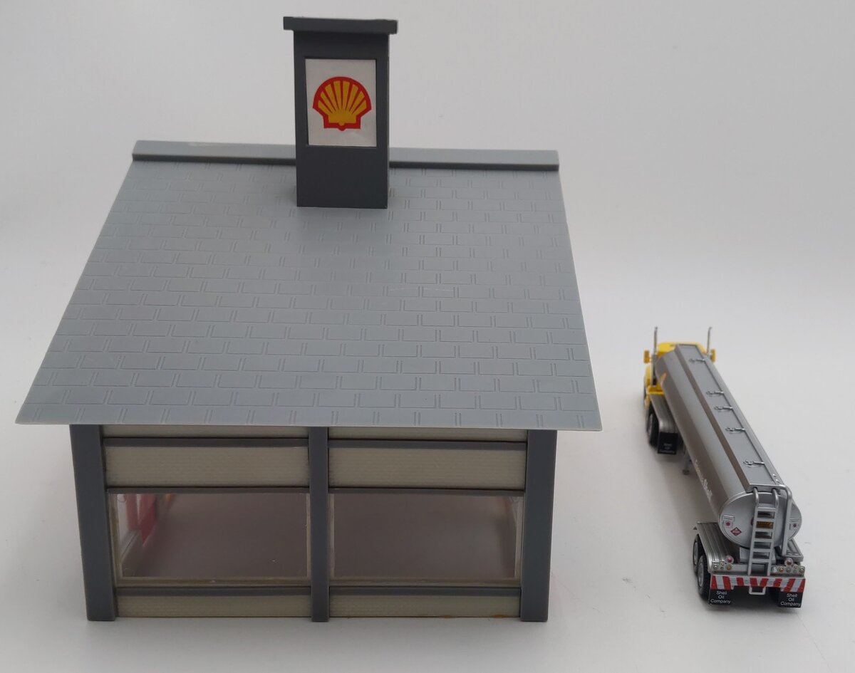 Model Power 688 HO Scale Built-up Shell Station with Tanker EX