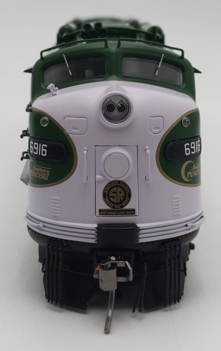Rapido Trains 28037 HO Southern Crescent EMD E8A Diesel Locomotive #6916F LN/Box