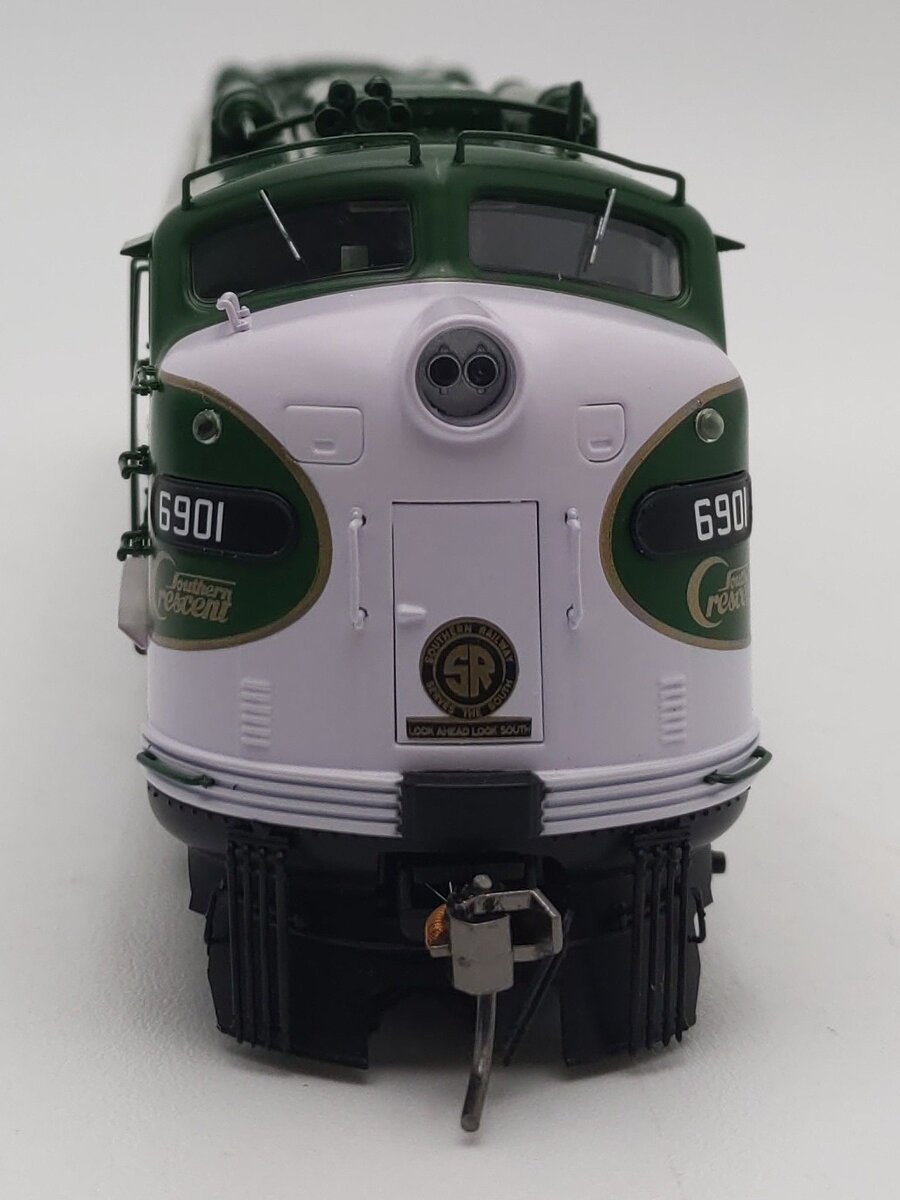 Rapido Trains 28035 HO Southern Crescent EMD E8A Diesel Locomotive #6901J LN/Box
