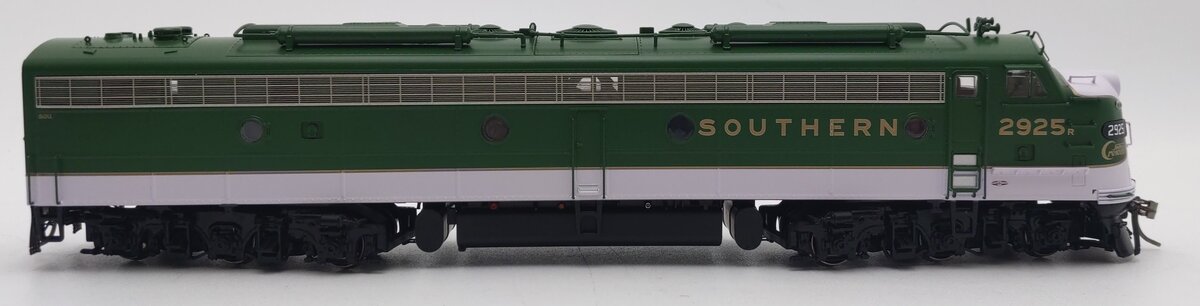 Rapido Trains 28034 HO Southern Crescent EMD E8A Diesel Locomotive #2925R EX/Box