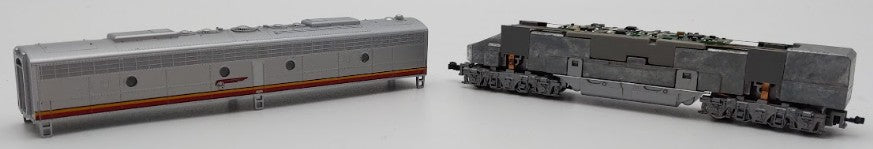 Kato 106-2401 N Scale Santa Fe E8/9 B Unit Diesel Locomotive with DCC EX/Box