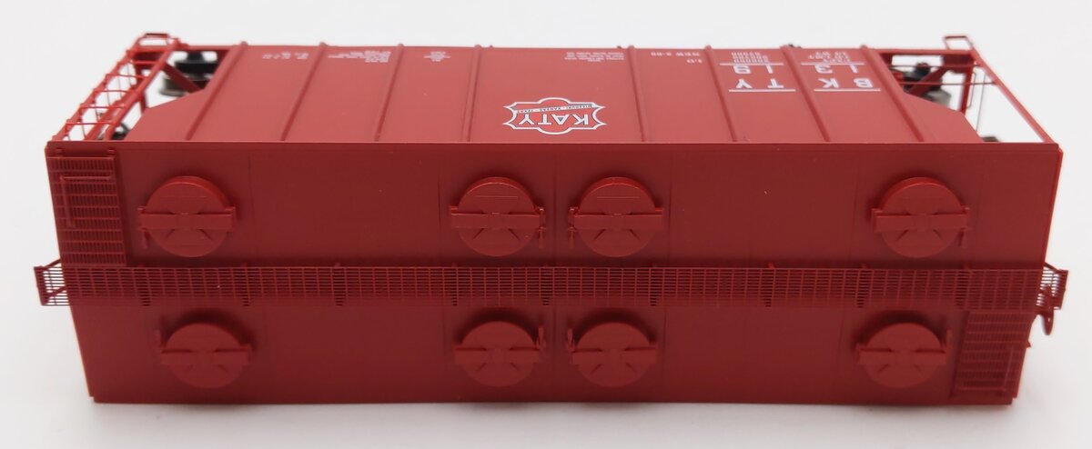 Athearn ATH63819 HO Scale Missouri-Kansas-Texas PS 2600 Covered Hopper #1319 LN/Box