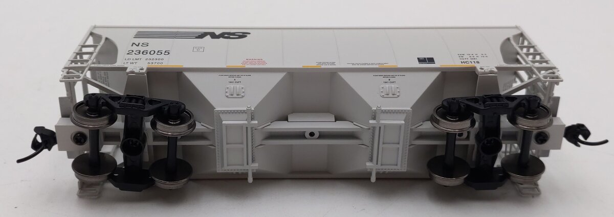 Walthers 910-49318 HO Scale Norfolk Southern 39' Trinity 2-Bay Hopper #236055 LN/Box