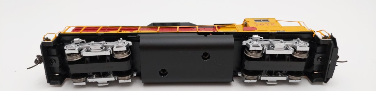 Atlas 10004247 HO Southern Pacific Gold GP40-2 Diesel Locomotive #7672 VG/Box
