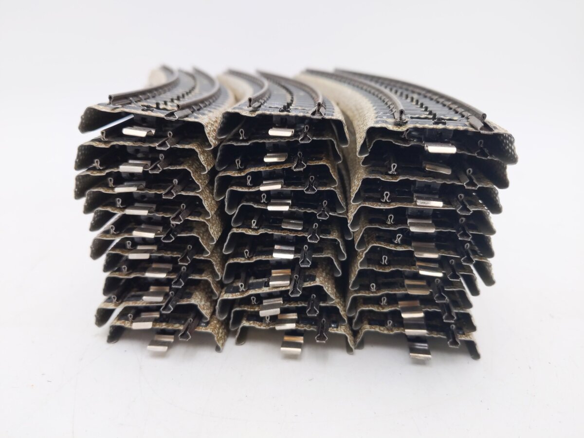 Marklin 5100 HO Scale Metal Curved Track (30) EX