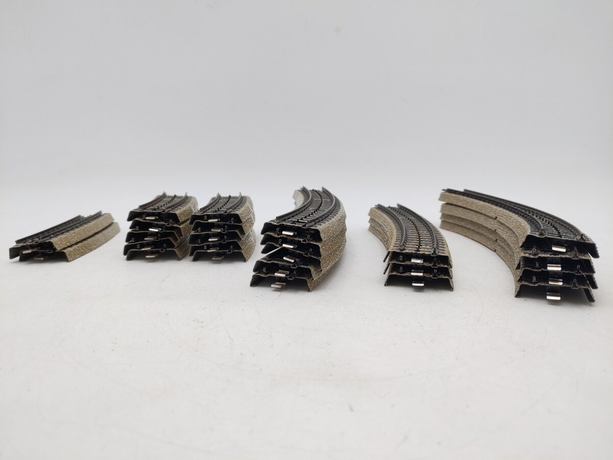 Marklin HO Scale Assorted Curved Track [24] EX