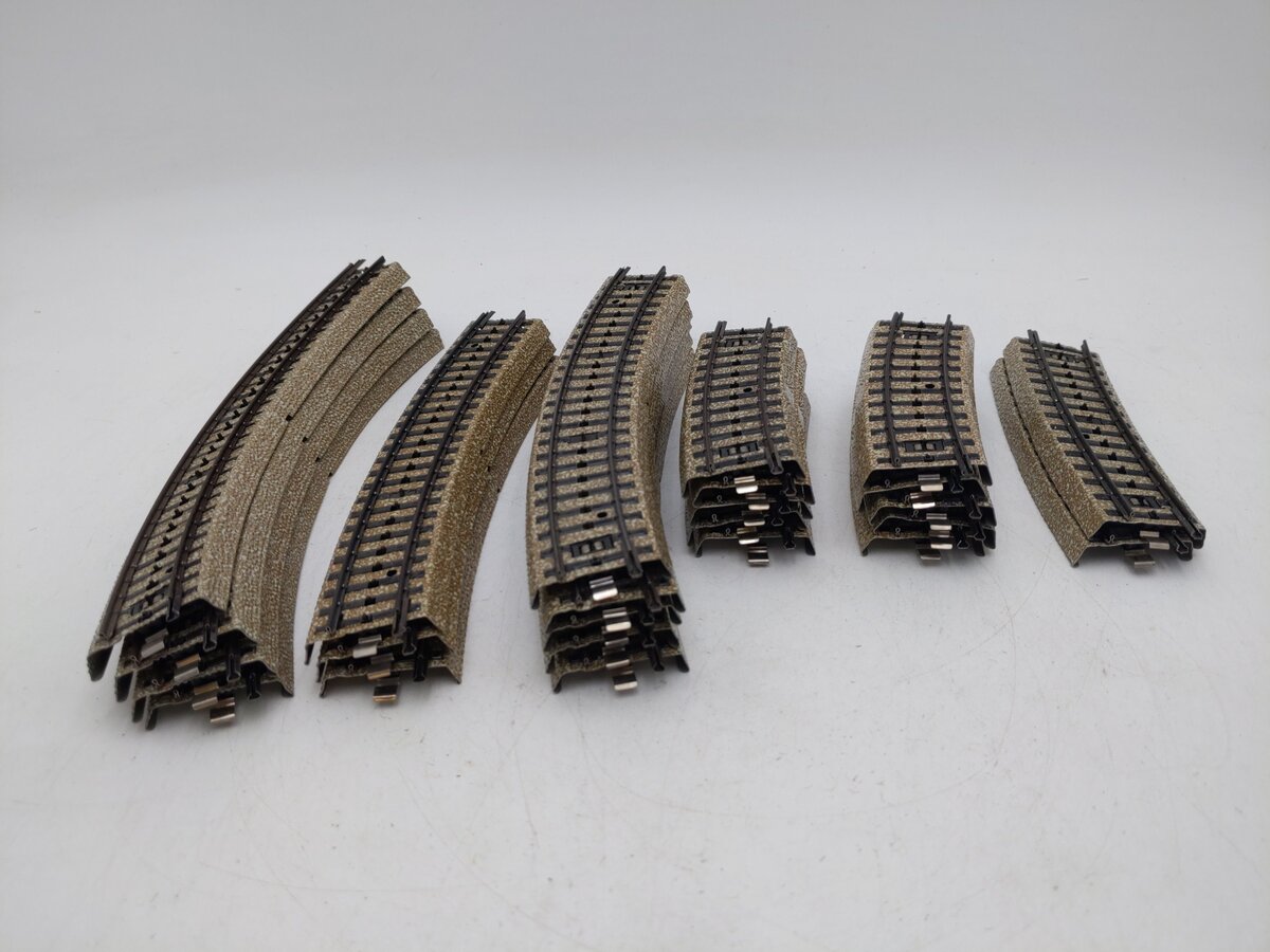 Marklin HO Scale Assorted Curved Track [24] EX