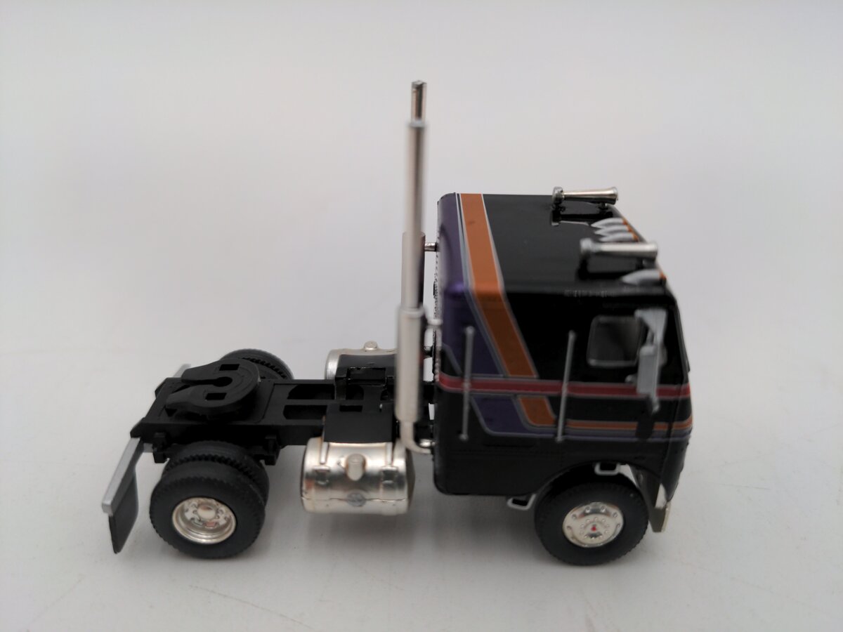 Athearn 91906 HO Scale Blue & Purple Freightliner Semi-Truck VG/Box