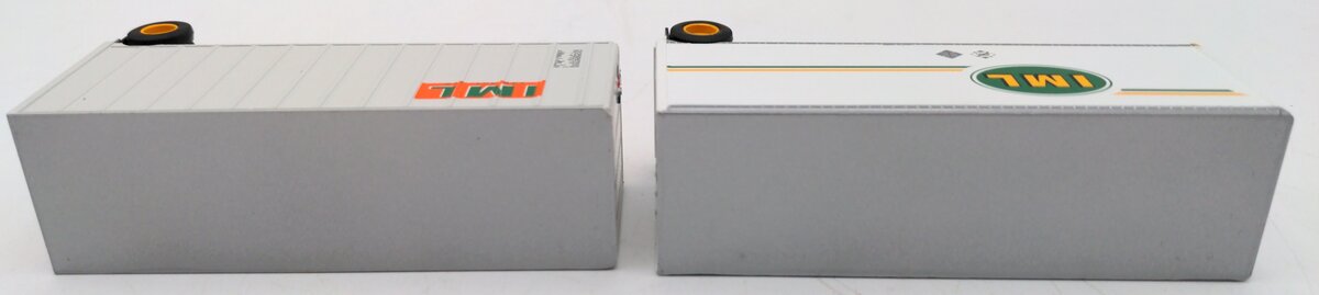Athearn 91135 HO Scale IML Freight Freightliner & 2-28'' Trailers VG/Box